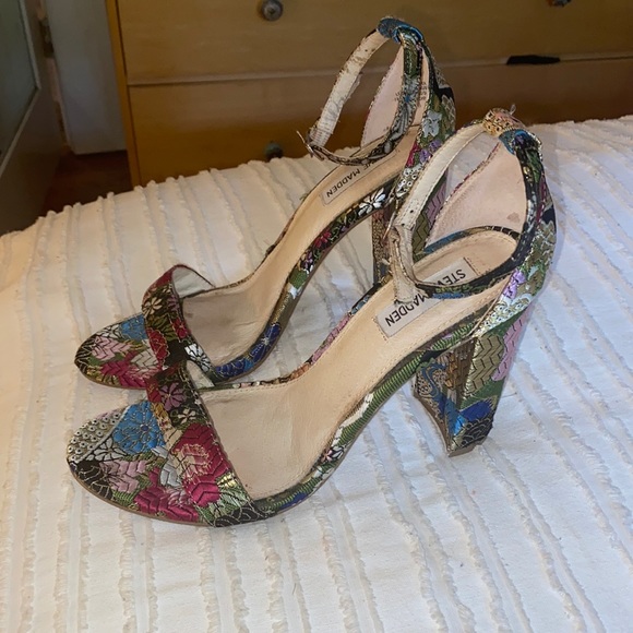 Super fun multi color/design Steve Madden pumps. 9.5. - Picture 1 of 1